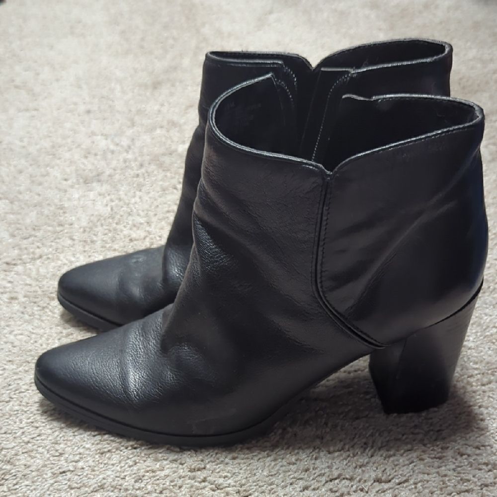 Sleek Black Ankle Booties with Chunky Heel